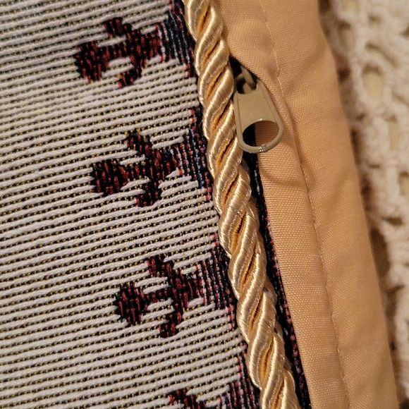 Gorgeous long tapestry pillow - Picture 4 of 4